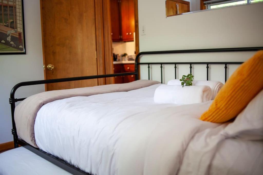 Modern Cabin With Hot Tub Grill Lake Beach Wineries Hiking Fishing And Hershey Park Family And Pet Friendly Superhosts On Ab&B Mount Gretna Kültér fotó