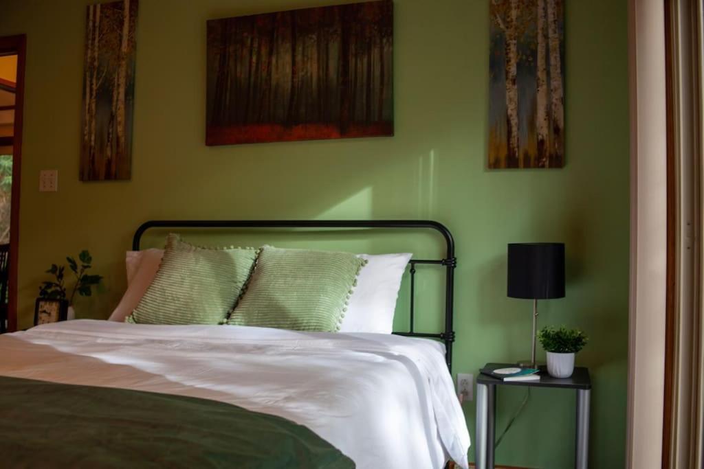 Modern Cabin With Hot Tub Grill Lake Beach Wineries Hiking Fishing And Hershey Park Family And Pet Friendly Superhosts On Ab&B Mount Gretna Kültér fotó
